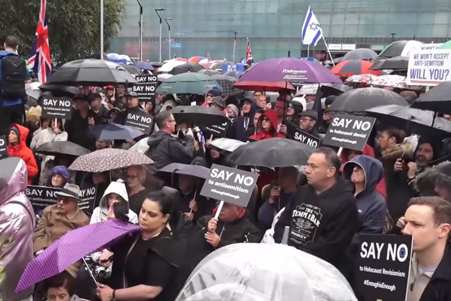 Французские политики присоединились к митингу против антисемитизма